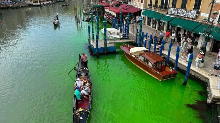 230528091605 01 venice canals green 0528