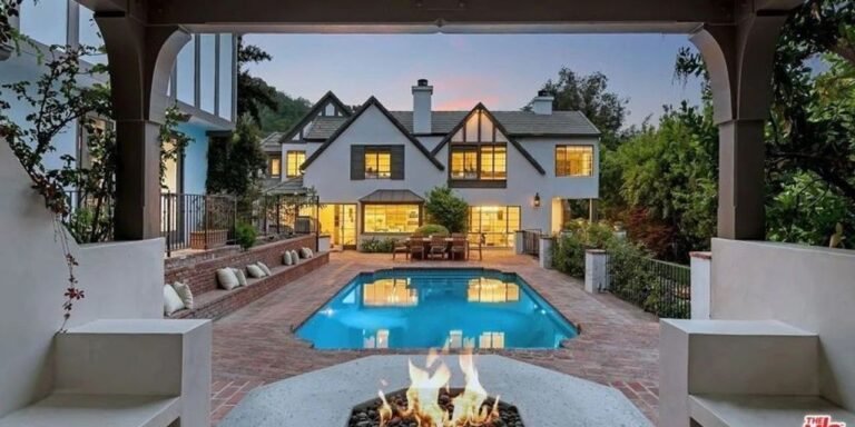 Singer and beauty boss Rihanna unloads one of her Beverly Hills homes for $10.3 million
