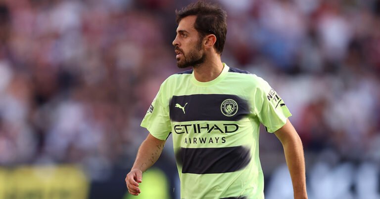 Manchester City star Bernardo Silva ‘desperate’ to join Barcelona – with one obstacle now sorted ahead of move: report