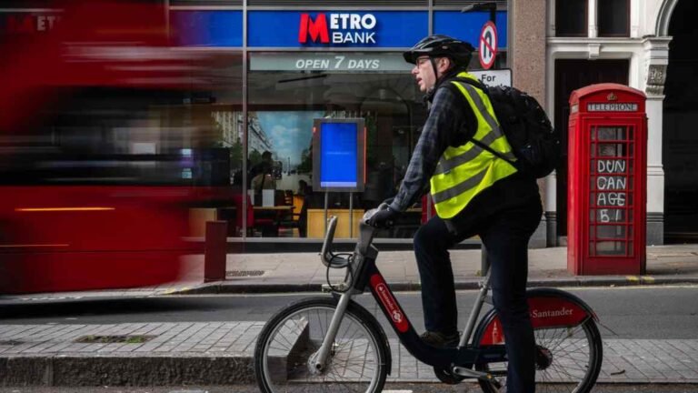 Metro Bank bondholders give approval to refinancing deal