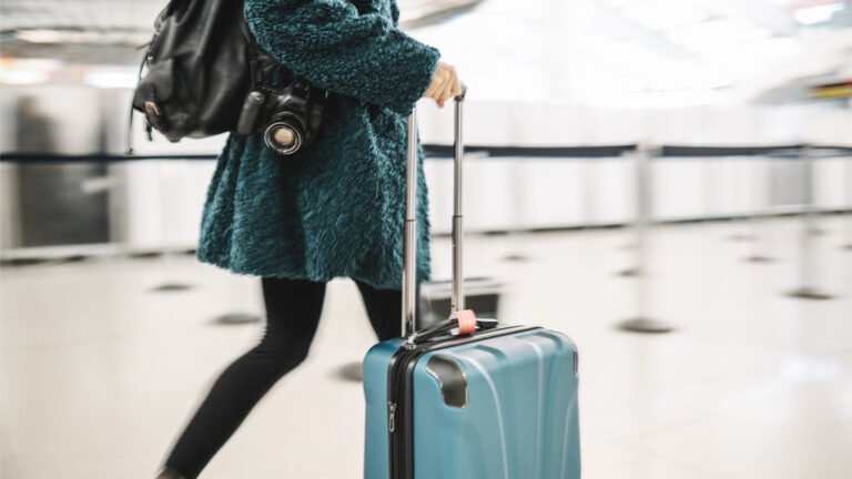 How to travel home for the holidays without breaking the bank