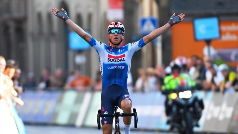 Vansevenant goes solo for Stage 3 win at Tour of Luxembourg to claim race lead from Van der Poel