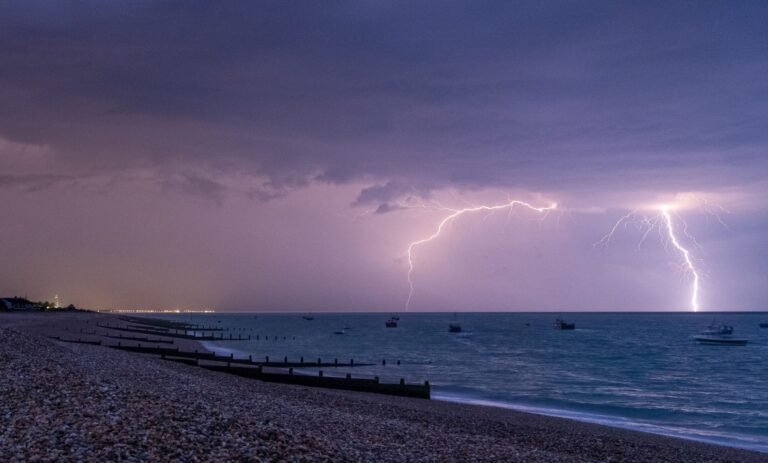 Heavy rain and thunderstorm warnings for UK this weekend