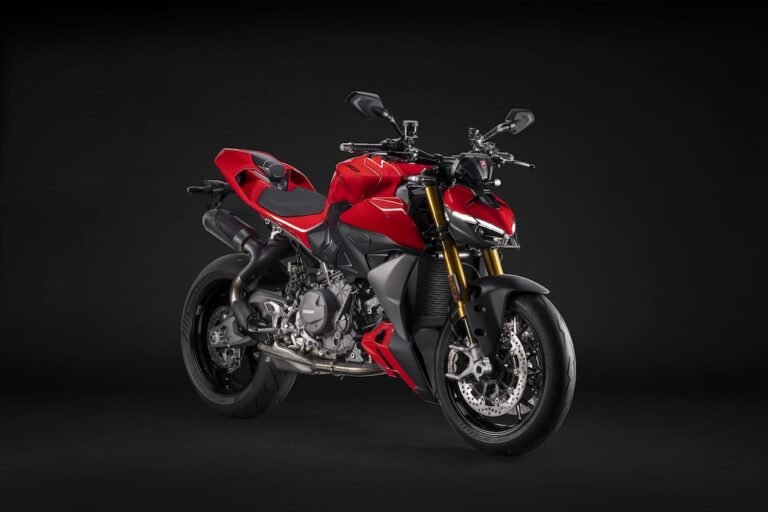 Ducati presents the new Panigale V2 and Streetfighter V2