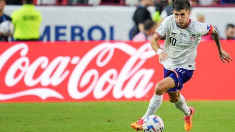 WATCH: Christian Pulisic scores brace, including unbelievable half-volley for USMNT in Nations League quarterfinal vs. Jamaica